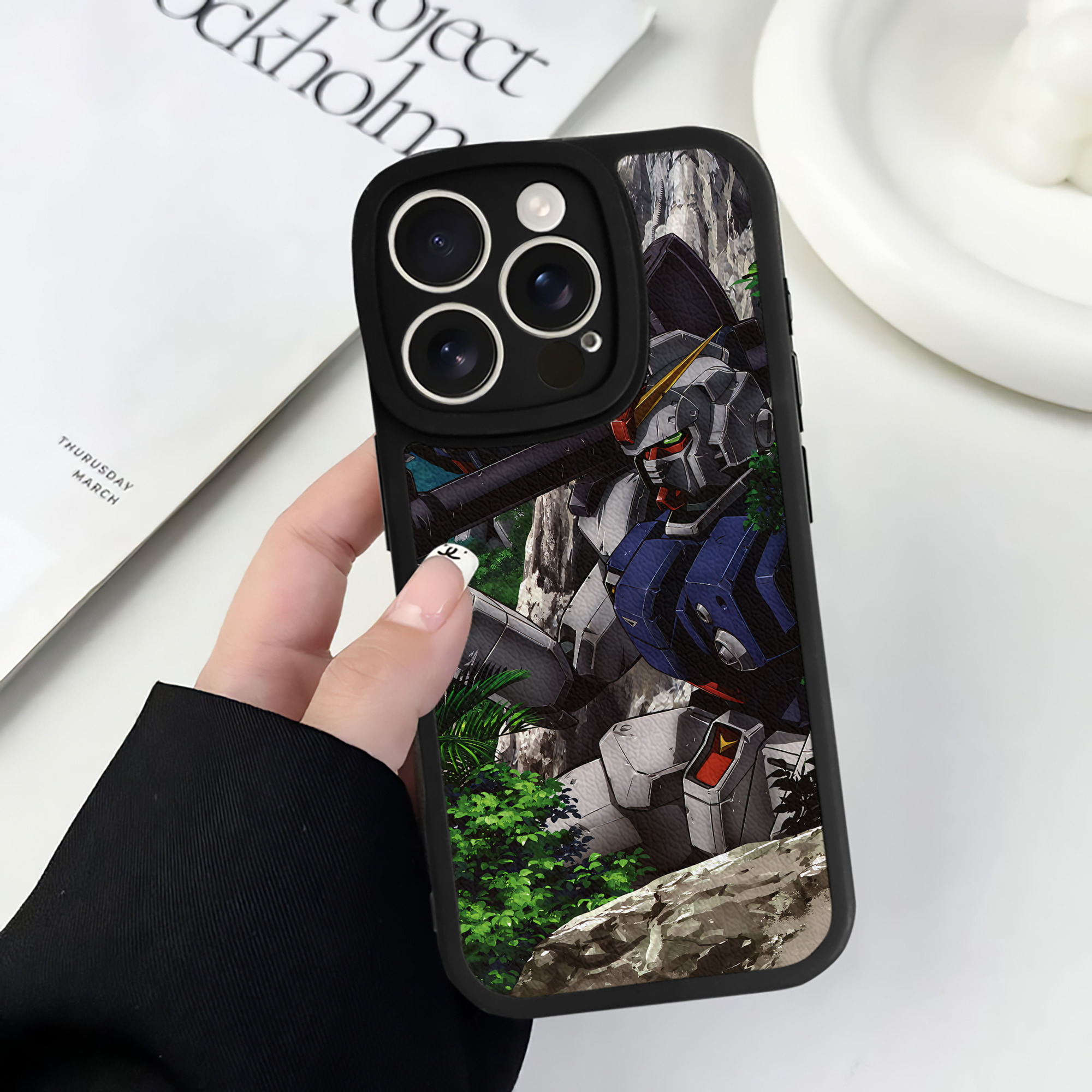 （画像用） 機動戦士ガンダム Mobile Suit Gundam 【iPhone 16シリーズ対応】シリコンスマホケース（レザー調） 材質：シリコン